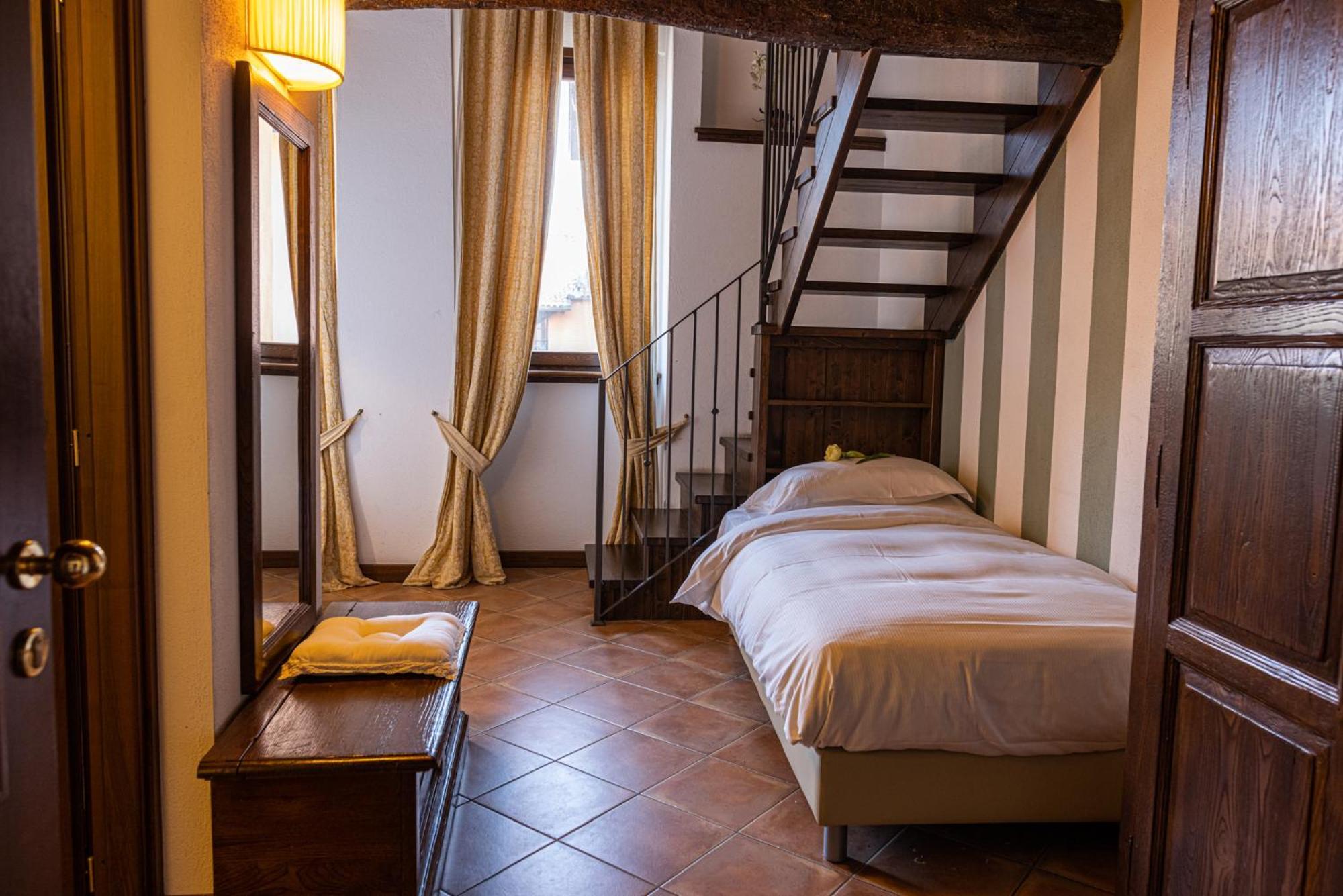 Al Castello Resort Sillavengo Eksteriør bilde