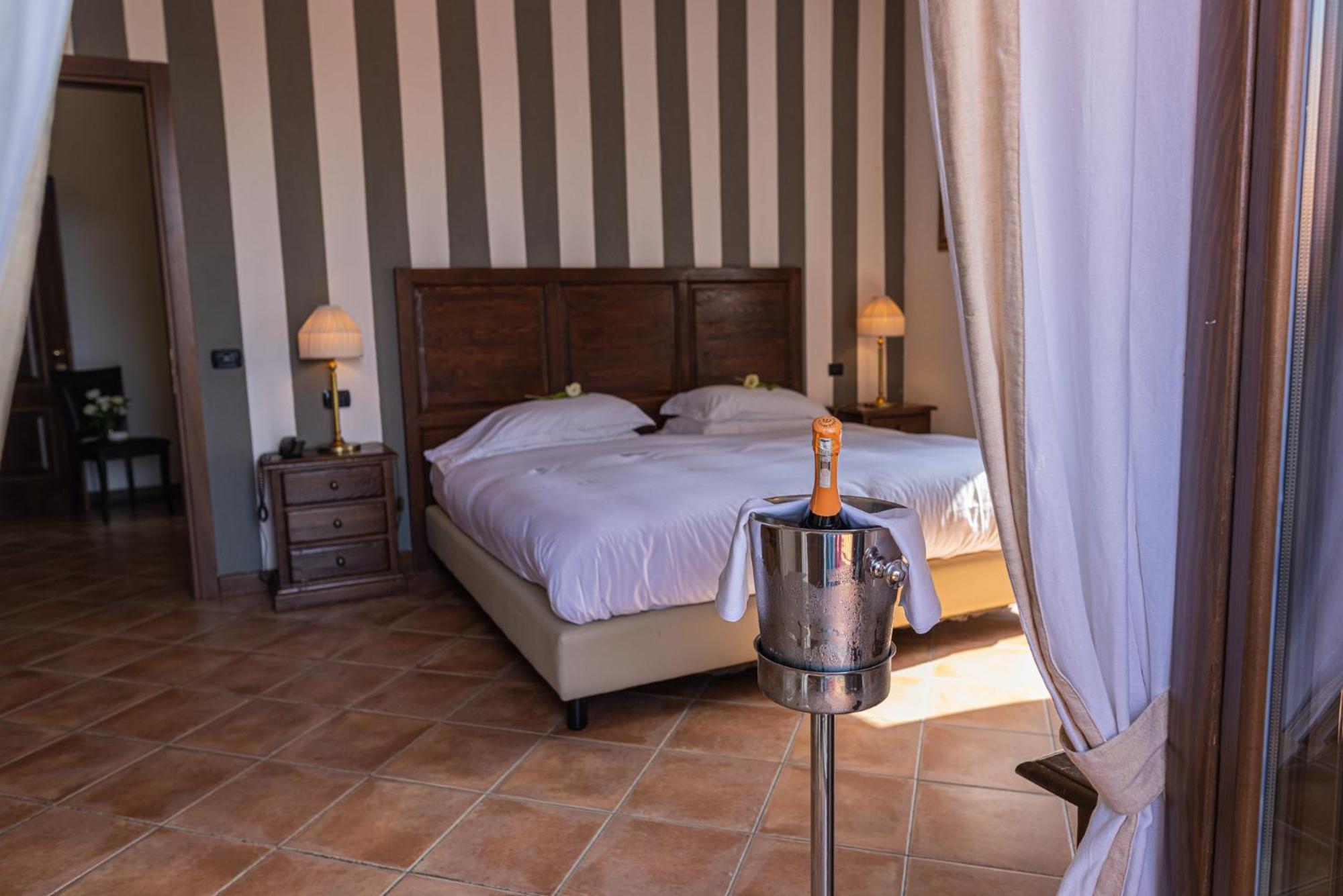 Al Castello Resort Sillavengo Eksteriør bilde